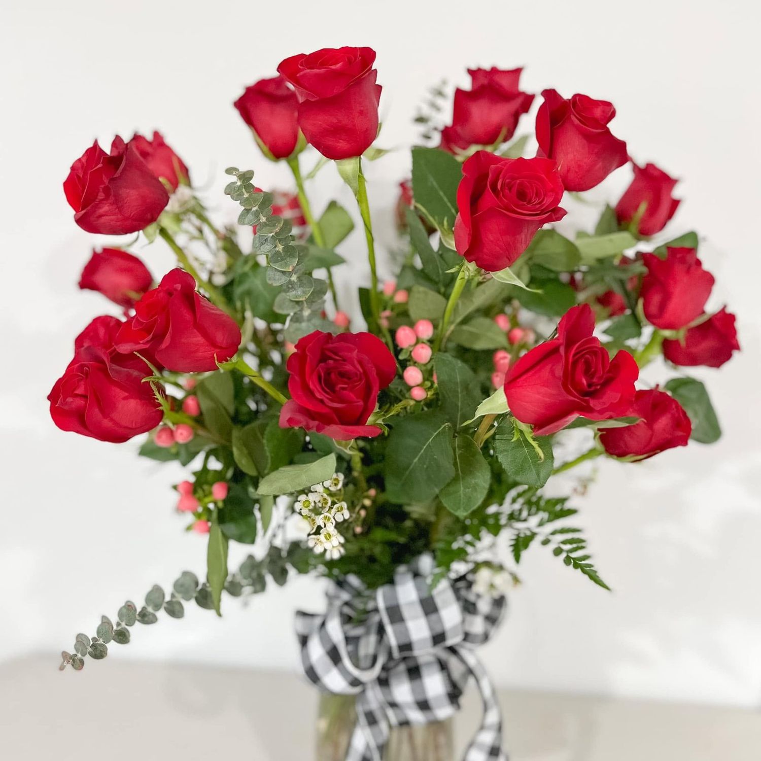 Dozen red roses
